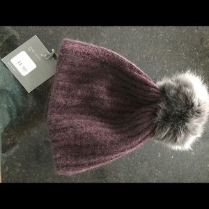 Ribbed cashmere beanie with fur trim ..